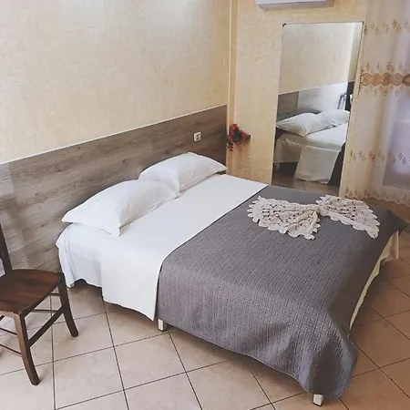 Crisan Affittacamere 3* Nola