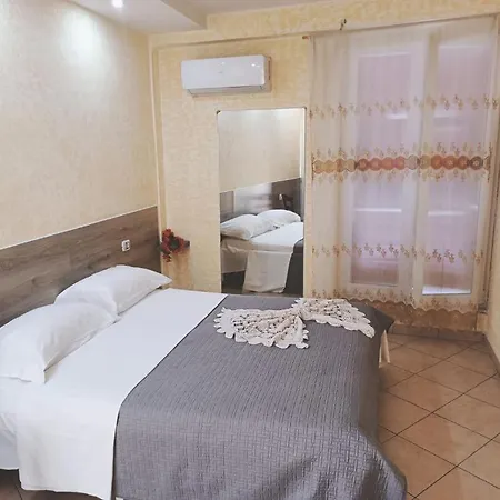 Crisan Affittacamere 3* Nola